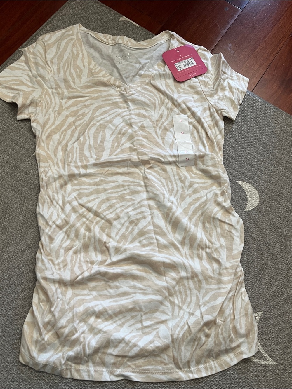 Small Beige & White Zebra Print V-Neck Tee nwt